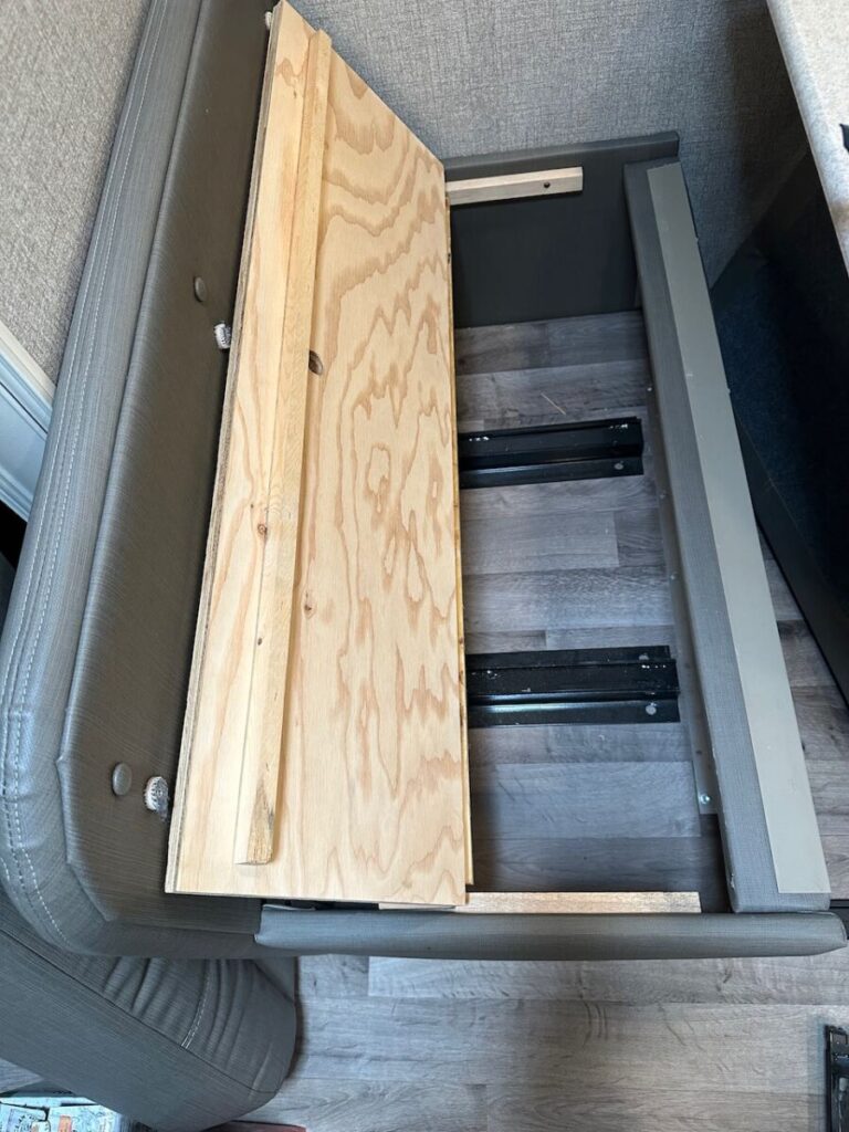 RV Dinette Storage Hinge