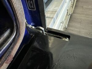 KODE300ESS oven door hinge closed
