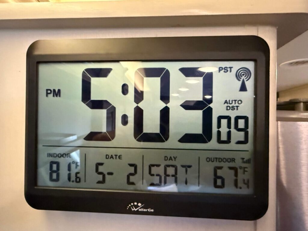 Atomic clock closeup mounted